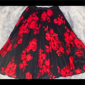 Long Rose Pleated Skirt